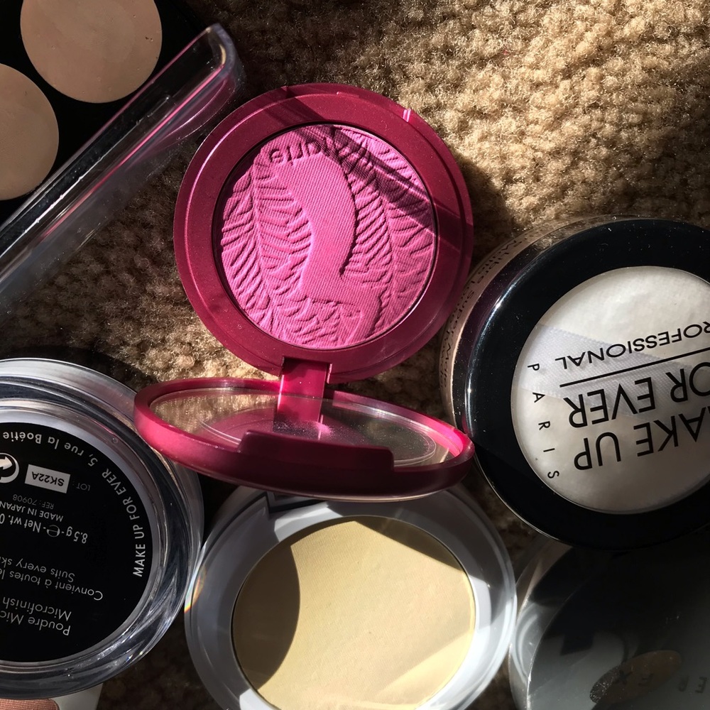 Makeup Bundle - Picture 3 of 6